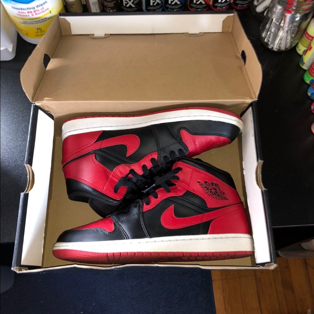 Air Jordan 1 Mid